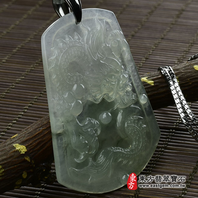 飛騰游龍 左側照片 （已出售勿下標，可訂做）翡翠龍項鍊玉珮（飛騰游龍：龍牌A貨翡翠龍玉珮、緬甸玉龍玉墜、龍十二生肖項鍊）。糯種帶飄花龍，DR173。客製化訂做各種翡翠龍吊墜玉珮項鍊。★附A貨翡翠雙證書