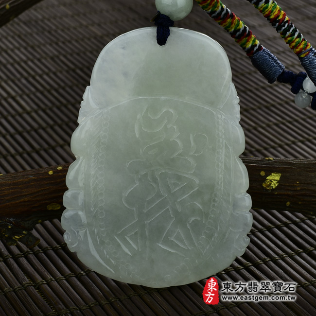 關公/關聖帝君 背面照片 （已出售勿下標，可訂做）翡翠關公項鍊玉珮（關聖帝君：關公牌A貨翡翠關公玉珮、緬甸玉關公玉墜）。淡綠糯種關公，KG087。客製化訂做各種翡翠關聖帝君吊墜玉珮項鍊。★附A貨翡翠雙證書  