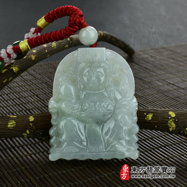 媽祖/天上聖母 情境照片 翡翠媽祖項鍊玉珮（天上聖母：媽祖牌A貨翡翠媽祖玉珮、緬甸玉媽祖玉墜）。淡綠糯種媽祖，MD034。客製化訂做各種翡翠天上聖母吊墜玉珮項鍊。★附A貨翡翠雙證書 