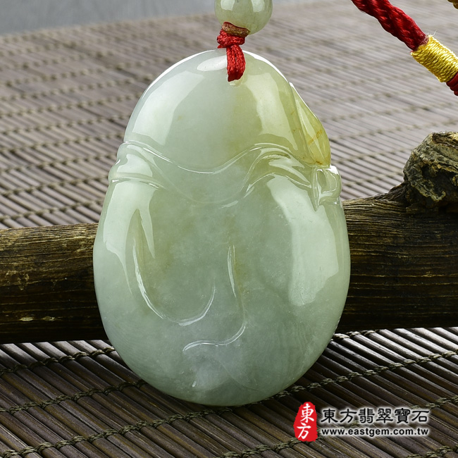 彌勒佛 背面照片 翡翠彌勒佛項鍊玉珮（彌勒佛：彌勒佛牌A貨翡翠彌勒佛玉珮、緬甸玉彌勒佛玉墜）。糯種帶黃翡彌勒佛，ML121。客製化訂做各種翡翠彌勒佛吊墜玉珮項鍊。★附A貨翡翠雙證書