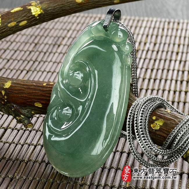 如意項鍊玉珮右側照片   （已出售勿下標，可訂做）翡翠如意項鍊玉珮（招財如意：如意牌A貨翡翠如意玉珮、緬甸玉如意玉墜）。深綠色油青糯種如意，LU318。客製化訂做各種翡翠如意吊墜玉珮項鍊。★附A貨翡翠雙證書.jpg
