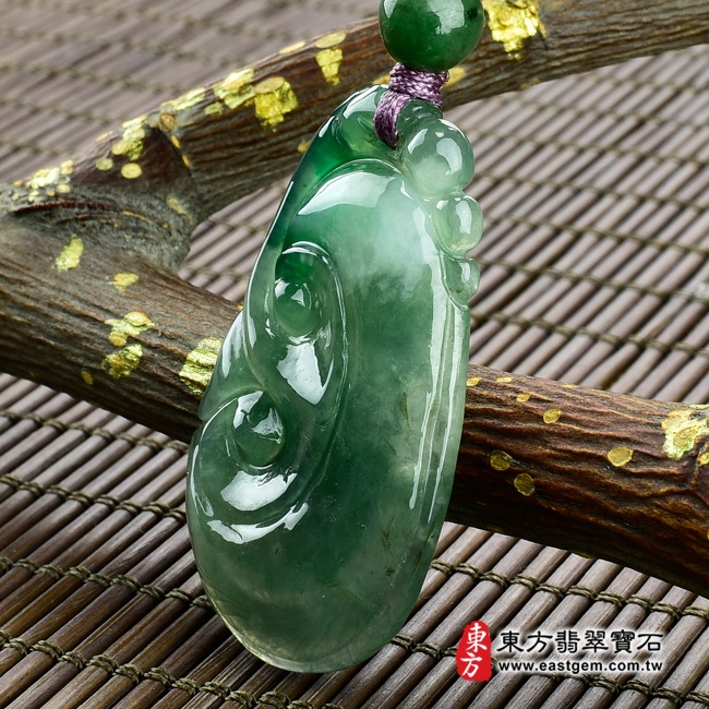 如意項鍊玉珮  右側照片   （已出售勿下標，可訂做）翡翠如意項鍊玉珮（招財如意：如意牌A貨翡翠如意玉珮、緬甸玉如意玉墜）。深淺綠色油青糯冰種帶飄花翡翠如意，LU327。客製化訂做各種翡翠如意吊墜玉珮項鍊。★附A貨翡翠雙證書.jpg