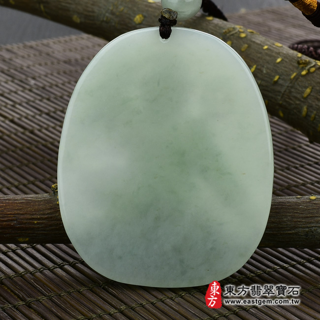 哪吒三太子項鍊玉珮背面照片   翡翠哪吒三太子項鍊玉珮（中壇元帥、哪吒：哪吒三太子牌A貨翡翠三太子玉珮、緬甸玉哪吒三太子玉墜）。淡綠色糯豆種三太子，TT039。客製化訂做各種翡翠哪吒三太子吊墜玉珮項鍊。★附A貨翡翠雙證書.jpg