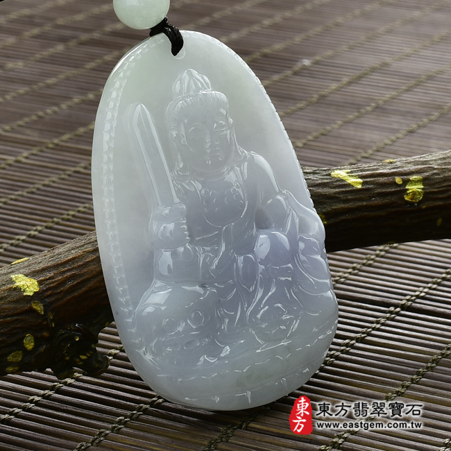 文殊菩薩項鍊玉珮左側照片   （已出售勿下標，可訂做）翡翠文殊菩薩項鍊玉珮（文殊菩薩：文殊菩薩牌A貨翡翠文殊菩薩玉珮、緬甸玉文殊菩薩玉墜）。綠紫色糯種春帶彩文殊菩薩，WS020。客製化訂做各種翡翠文殊菩薩吊墜玉珮項鍊。★附A貨翡翠雙證書