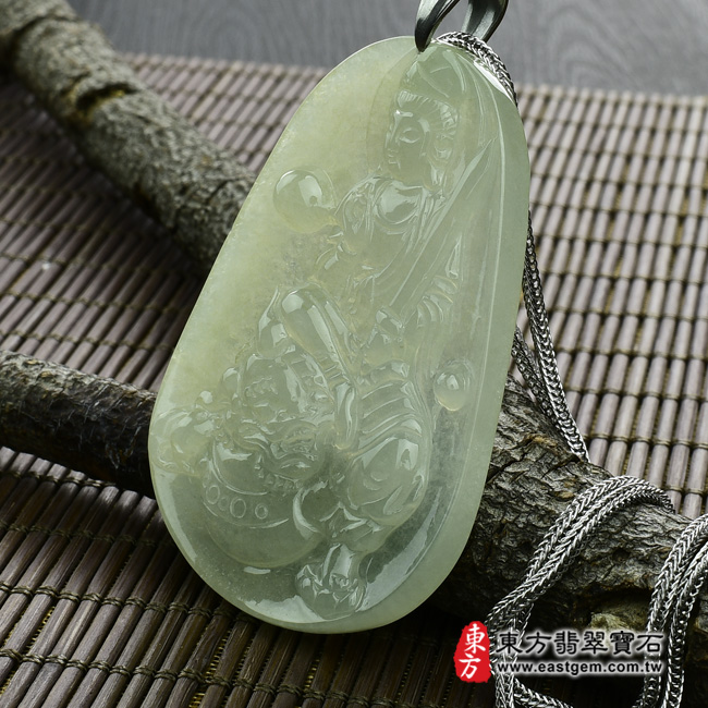 文殊菩薩項鍊玉珮  右側照片   （已出售勿下標，可訂做）翡翠文殊菩薩項鍊玉珮（文殊菩薩：文殊菩薩牌A貨翡翠文殊菩薩玉珮、緬甸玉文殊菩薩玉墜）。綠色糯種文殊菩薩，WS022。客製化訂做各種翡翠文殊菩薩吊墜玉珮項鍊。★附A貨翡翠雙證書 