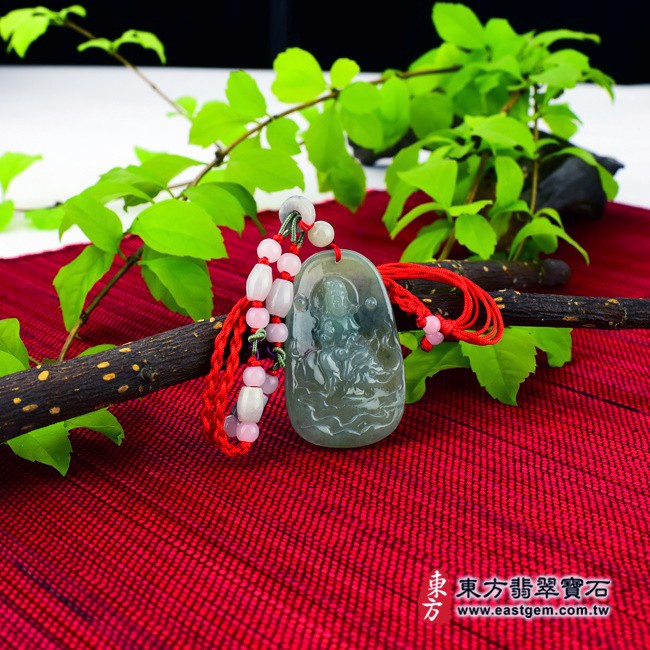 普賢菩薩情境照片 翡翠普賢菩薩項鍊玉珮（遍吉菩薩：普賢菩薩牌A貨翡翠普賢菩薩玉珮、緬甸玉普賢菩薩玉墜）。細糯種飄花帶底色，微冰種普賢菩薩， BS010。客製化訂做各種翡翠普賢菩薩吊墜玉珮項鍊。★附A貨翡翠雙證書
