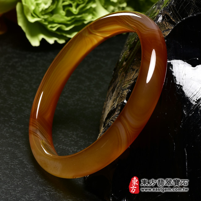 紅玉髓手鐲右側照片  （已出售勿下標，可訂做）紅玉髓手鐲、紅瑪瑙手鐲。（橘紅帶白色，圓鐲18，TM006）。客製化訂做各種紅玉髓手鐲、紅瑪瑙手鐲。★附東方翡翠寶石證書
