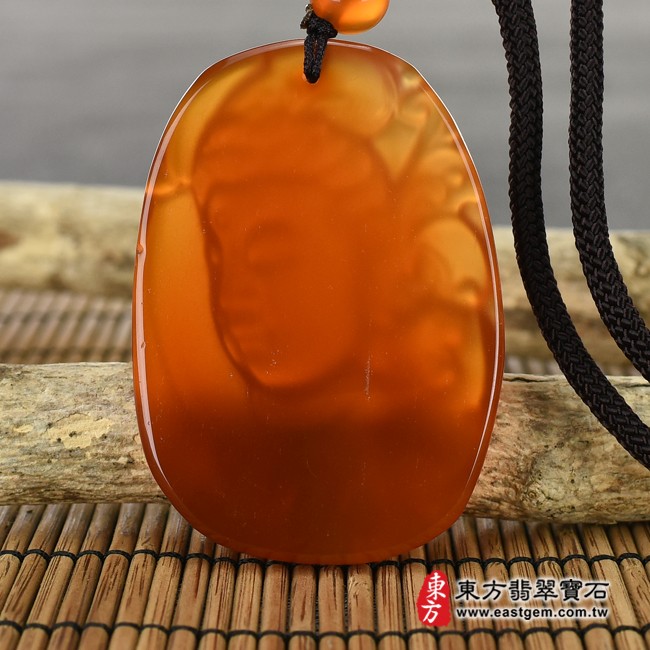 觀音項鍊玉珮背面照片   （已出售勿下標，可訂做）瑪瑙觀音項鍊玉珮（觀世音菩薩：觀音牌瑪瑙觀音玉珮、玉髓玉觀音玉墜）。紅瑪瑙玉髓觀音，GY438。客製化訂做各種瑪瑙觀音吊墜玉珮項鍊。★附東方翡翠寶石保證卡