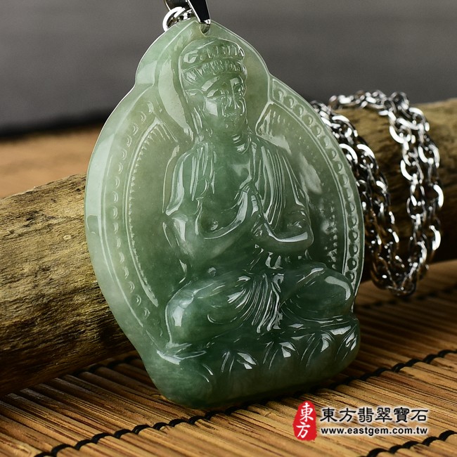 大日如來左側照片 （已出售勿下標，可訂做）翡翠大日如來項鍊玉珮（大日如來：大日如來牌A貨翡翠大日如來玉珮、緬甸玉大日如來玉墜）。綠色糯種大日如來，FD165。客製化訂做各種翡翠大日如來吊墜玉珮項鍊。★附A貨翡翠雙證書