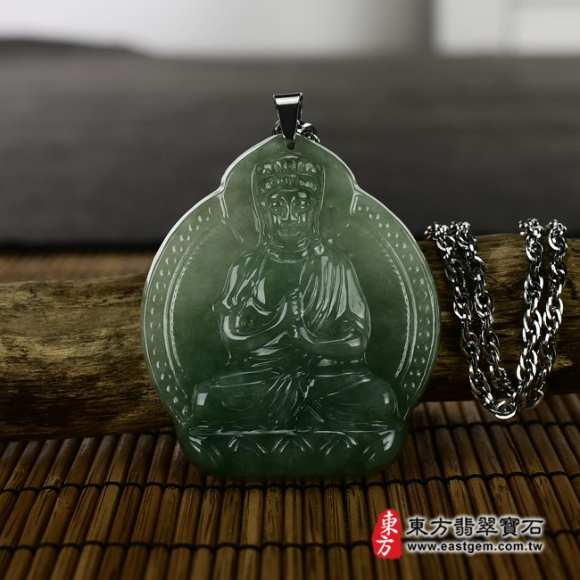 大日如來情境照片 （已出售勿下標，可訂做）翡翠大日如來項鍊玉珮（大日如來：大日如來牌A貨翡翠大日如來玉珮、緬甸玉大日如來玉墜）。綠色糯種大日如來，FD165。客製化訂做各種翡翠大日如來吊墜玉珮項鍊。★附A貨翡翠雙證書