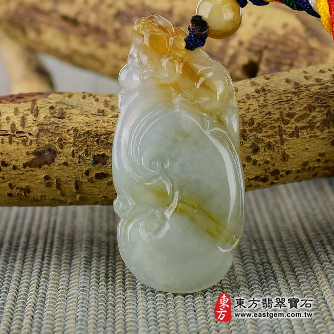 如意項鍊玉珮背面照片   （已出售勿下標，可訂做）翡翠如意項鍊玉珮（招財如意：如意牌A貨翡翠如意玉珮、緬甸玉如意玉墜）。白綠色糯種帶紅翡如意，LU336。客製化訂做各種翡翠如意吊墜玉珮項鍊。★附A貨翡翠雙證書.jpg