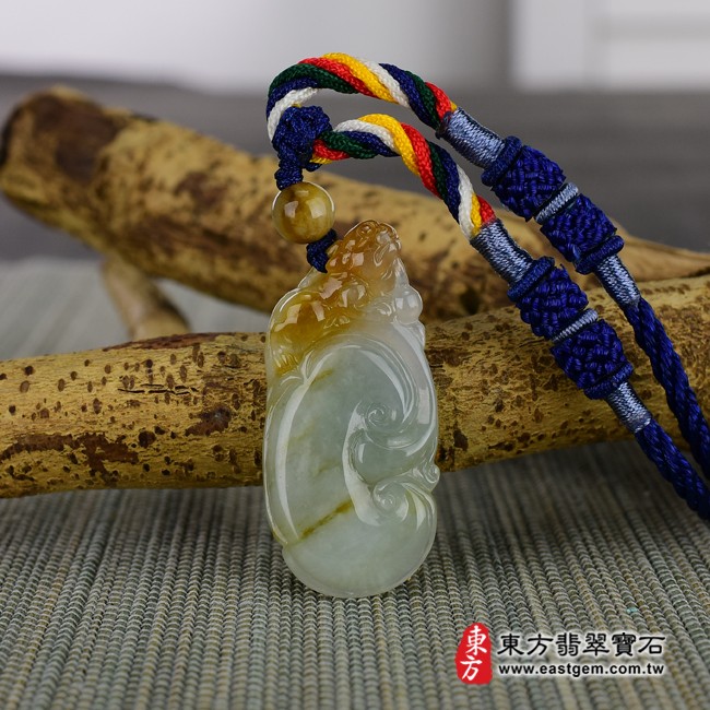 如意項鍊玉珮意境照片   （已出售勿下標，可訂做）翡翠如意項鍊玉珮（招財如意：如意牌A貨翡翠如意玉珮、緬甸玉如意玉墜）。白綠色糯種帶紅翡如意，LU336。客製化訂做各種翡翠如意吊墜玉珮項鍊。★附A貨翡翠雙證書.jpg