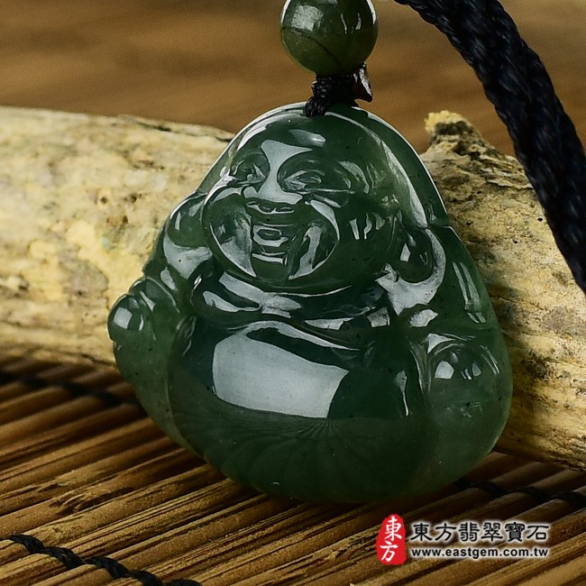 彌勒佛項鍊玉珮右側照片   （已出售勿下標，可訂做）翡翠彌勒佛項鍊玉珮（彌勒佛：彌勒佛牌A貨翡翠彌勒佛玉珮、緬甸玉彌勒佛玉墜）。綠色糯種油青彌勒佛，ML151。客製化訂做各種翡翠彌勒佛吊墜玉珮項鍊。★附A貨翡翠雙證書.jpg