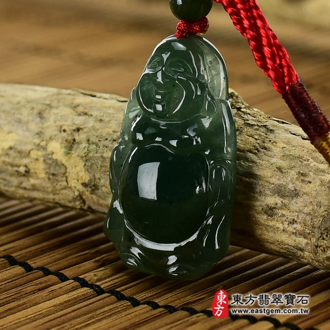 彌勒佛項鍊玉珮右側照片   翡翠彌勒佛項鍊玉珮（彌勒佛：彌勒佛牌A貨翡翠彌勒佛玉珮、緬甸玉彌勒佛玉墜）。綠色糯種彌勒佛，ML154。客製化訂做各種翡翠彌勒佛吊墜玉珮項鍊。★附A貨翡翠雙證書.jpg