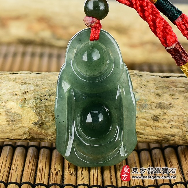 彌勒佛項鍊玉珮背面照片   翡翠彌勒佛項鍊玉珮（彌勒佛：彌勒佛牌A貨翡翠彌勒佛玉珮、緬甸玉彌勒佛玉墜）。綠色糯種彌勒佛，ML154。客製化訂做各種翡翠彌勒佛吊墜玉珮項鍊。★附A貨翡翠雙證書.jpg