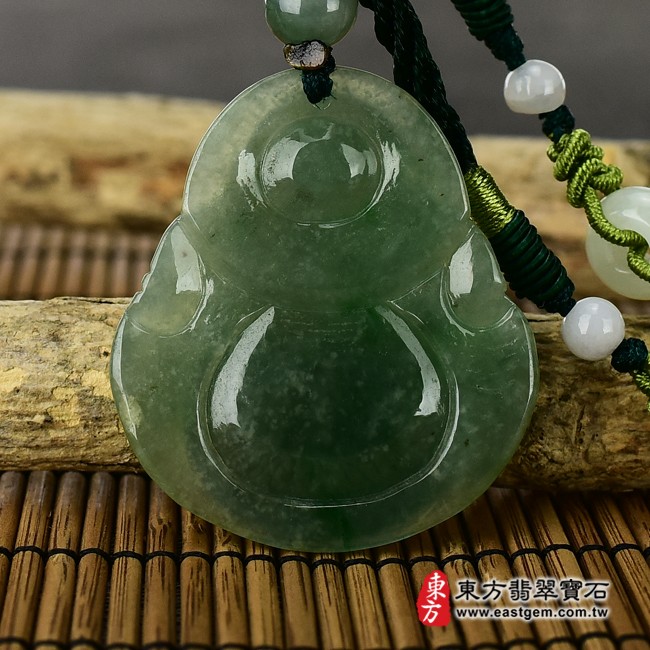 彌勒佛項鍊玉珮背面照片   （已出售勿下標，可訂做）翡翠彌勒佛項鍊玉珮（彌勒佛：彌勒佛牌A貨翡翠彌勒佛玉珮、緬甸玉彌勒佛玉墜）。綠色油青糯冰種彌勒佛，ML157。客製化訂做各種翡翠彌勒佛吊墜玉珮項鍊。★附A貨翡翠雙證書.jpg