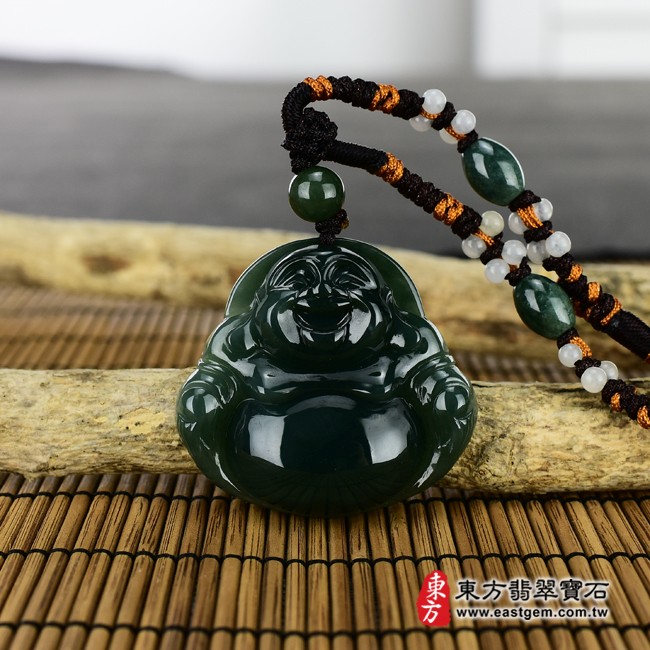 彌勒佛項鍊玉珮意境照片   （已出售勿下標，可訂做）翡翠彌勒佛項鍊玉珮（彌勒佛：彌勒佛牌A貨翡翠彌勒佛玉珮、緬甸玉彌勒佛玉墜）。綠色油青糯種彌勒佛，ML158。客製化訂做各種翡翠彌勒佛吊墜玉珮項鍊。★附A貨翡翠雙證書.jpg