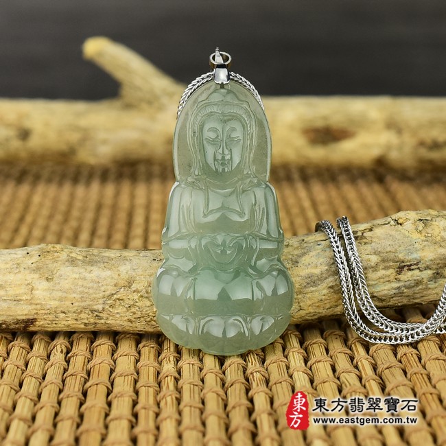 觀音  情境照片 （已出售勿下標，可訂做）翡翠觀音項鍊玉珮（觀世音菩薩：觀音牌A貨翡翠觀音玉珮、緬甸玉觀音玉墜）。淡綠色糯冰種觀音，GY440。客製化訂做各種翡翠觀音吊墜玉珮項鍊。★附A貨翡翠雙證書