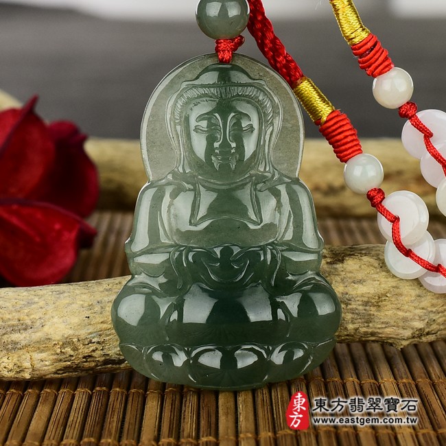 觀世音菩薩正面照片 （已出售勿下標，可訂做）翡翠觀世音菩薩項鍊玉珮（觀世音菩薩牌A貨翡翠觀世音菩薩玉珮、緬甸玉觀世音菩薩玉墜）。綠色糯冰種油青觀世音菩薩，GY452。客製化訂做各種翡翠觀世音菩薩吊墜玉珮項鍊。★附A貨翡翠雙證書