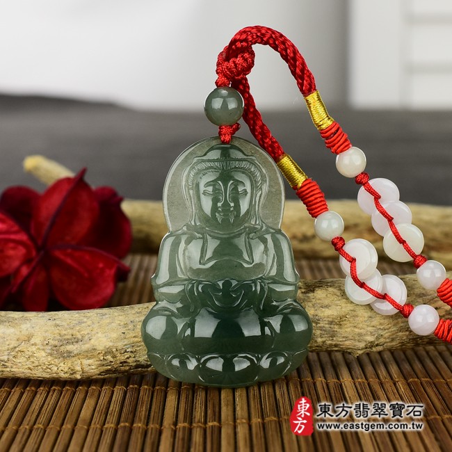 觀世音菩薩情境照片 （已出售勿下標，可訂做）翡翠觀世音菩薩項鍊玉珮（觀世音菩薩牌A貨翡翠觀世音菩薩玉珮、緬甸玉觀世音菩薩玉墜）。綠色糯冰種油青觀世音菩薩，GY452。客製化訂做各種翡翠觀世音菩薩吊墜玉珮項鍊。★附A貨翡翠雙證書