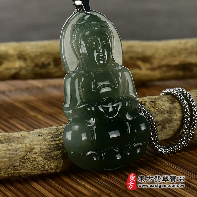 觀世音菩薩右側照片 （已出售勿下標，可訂做）翡翠觀世音菩薩項鍊玉珮（觀世音菩薩牌A貨翡翠觀世音菩薩玉珮、緬甸玉觀世音菩薩玉墜）。綠色糯冰種油青觀世音菩薩，GY454。客製化訂做各種翡翠觀世音菩薩吊墜玉珮項鍊。★附A貨翡翠雙證書
