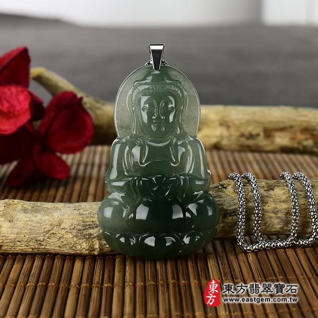 觀世音菩薩情境照片 （已出售勿下標，可訂做）翡翠觀世音菩薩項鍊玉珮（觀世音菩薩牌A貨翡翠觀世音菩薩玉珮、緬甸玉觀世音菩薩玉墜）。綠色糯冰種油青觀世音菩薩，GY454。客製化訂做各種翡翠觀世音菩薩吊墜玉珮項鍊。★附A貨翡翠雙證書