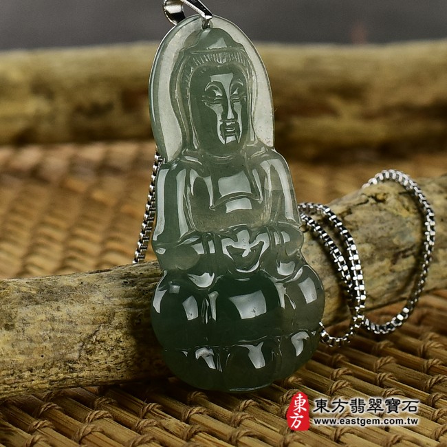 觀世音菩薩右側照片 （已出售勿下標，可訂做）翡翠觀世音菩薩項鍊玉珮（觀世音菩薩牌A貨翡翠觀世音菩薩玉珮、緬甸玉觀世音菩薩玉墜）。綠色糯冰種油青觀世音菩薩，GY455。客製化訂做各種翡翠觀世音菩薩吊墜玉珮項鍊。★附A貨翡翠雙證書
