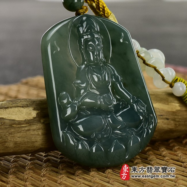 觀世音菩薩右側照片 （已出售勿下標，可訂做）翡翠觀世音菩薩項鍊玉珮（持蓮觀音：觀世音菩薩牌A貨翡翠觀世音菩薩玉珮、緬甸玉觀世音菩薩玉墜）。綠色糯種油青觀世音菩薩，GY460。客製化訂做各種翡翠觀世音菩薩吊墜玉珮項鍊。★附A貨翡翠雙證書