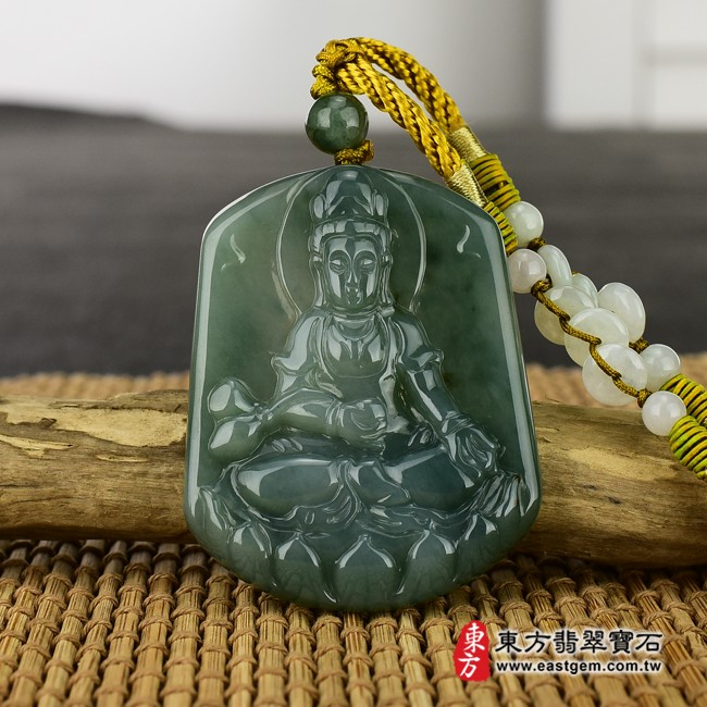觀世音菩薩情境照片 （已出售勿下標，可訂做）翡翠觀世音菩薩項鍊玉珮（持蓮觀音：觀世音菩薩牌A貨翡翠觀世音菩薩玉珮、緬甸玉觀世音菩薩玉墜）。綠色糯種油青觀世音菩薩，GY460。客製化訂做各種翡翠觀世音菩薩吊墜玉珮項鍊。★附A貨翡翠雙證書
