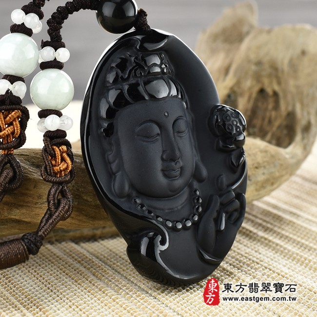 黑曜石觀音項鍊玉珮  左側照片  （已出售勿下標，可訂做）黑曜石觀世音菩薩項鍊玉珮（觀世音菩薩：觀世音菩薩牌黑曜石觀世音菩薩玉珮、黑曜石觀世音菩薩玉墜）。黑曜石觀世音菩薩，GY505。客製化訂做各種黑曜石觀世音菩薩吊墜玉珮項鍊。★附東方翡翠寶石保證卡