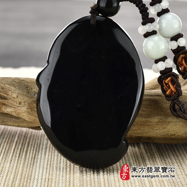 黑曜石觀音項鍊玉珮  背面照片  （已出售勿下標，可訂做）黑曜石觀世音菩薩項鍊玉珮（觀世音菩薩：觀世音菩薩牌黑曜石觀世音菩薩玉珮、黑曜石觀世音菩薩玉墜）。黑曜石觀世音菩薩，GY505。客製化訂做各種黑曜石觀世音菩薩吊墜玉珮項鍊。★附東方翡翠寶石保證卡