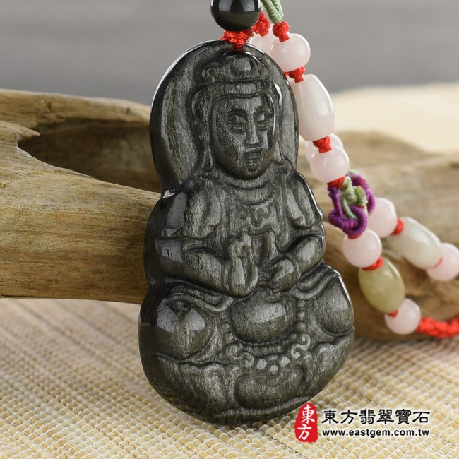 黑曜石觀音項鍊玉珮左側照片  黑曜石觀世音菩薩項鍊玉珮（觀世音菩薩：觀世音菩薩牌黑曜石觀世音菩薩玉珮、黑曜石觀世音菩薩玉墜）。黑曜石觀世音菩薩，GY508。客製化訂做各種黑曜石觀世音菩薩吊墜玉珮項鍊。★附東方翡翠寶石保證卡