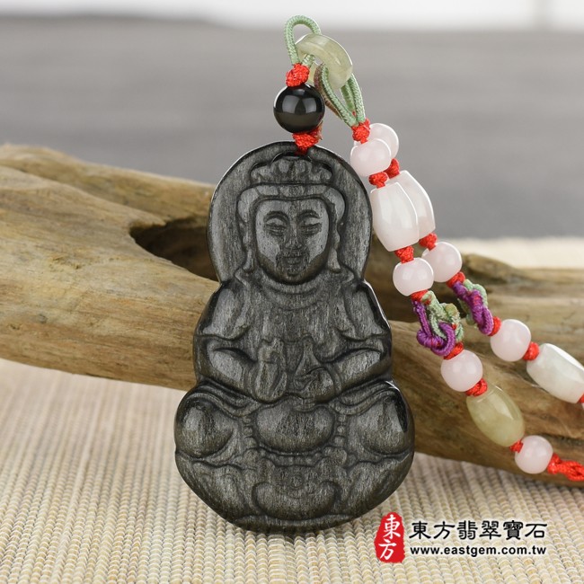 黑曜石觀音項鍊玉珮情境照片  黑曜石觀世音菩薩項鍊玉珮（觀世音菩薩：觀世音菩薩牌黑曜石觀世音菩薩玉珮、黑曜石觀世音菩薩玉墜）。黑曜石觀世音菩薩，GY508。客製化訂做各種黑曜石觀世音菩薩吊墜玉珮項鍊。★附東方翡翠寶石保證卡
