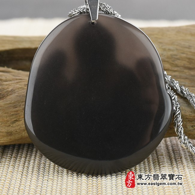 黑曜石觀音項鍊玉珮背面照片  黑曜石觀世音菩薩項鍊玉珮（觀世音菩薩、送子觀音：觀世音菩薩牌黑曜石觀世音菩薩玉珮、黑曜石觀世音菩薩玉墜）。黑曜石觀世音菩薩，GY510。客製化訂做各種黑曜石觀世音菩薩吊墜玉珮項鍊。★附東方翡翠寶石保證卡