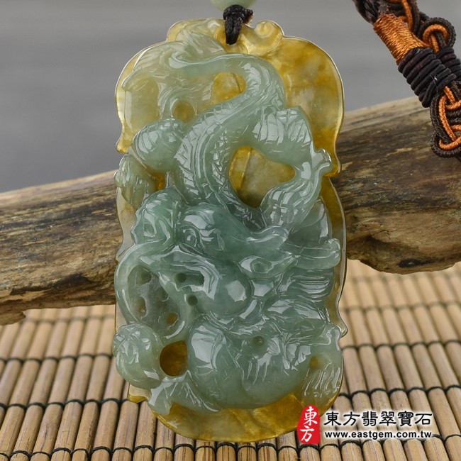 龍正面照片 （已出售勿下標，可訂做）翡翠龍項鍊玉珮（祥龍瑞氣：龍牌A貨翡翠龍玉珮、緬甸玉龍玉墜、龍十二生肖項鍊）。綠色糯種帶黃翡翠龍，DR230。客製化訂做各種翡翠龍吊墜玉珮項鍊。★附A貨翡翠雙證書