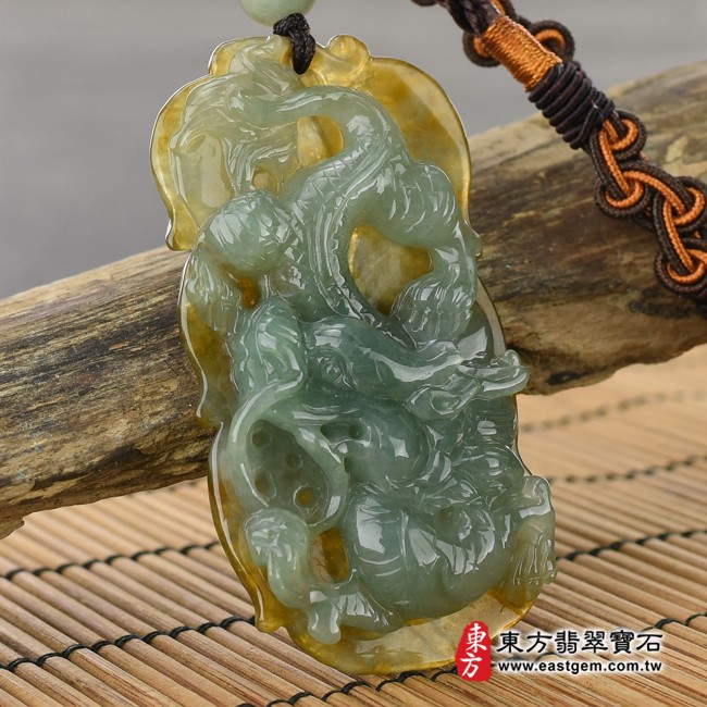 龍右側照片 （已出售勿下標，可訂做）翡翠龍項鍊玉珮（祥龍瑞氣：龍牌A貨翡翠龍玉珮、緬甸玉龍玉墜、龍十二生肖項鍊）。綠色糯種帶黃翡翠龍，DR230。客製化訂做各種翡翠龍吊墜玉珮項鍊。★附A貨翡翠雙證書