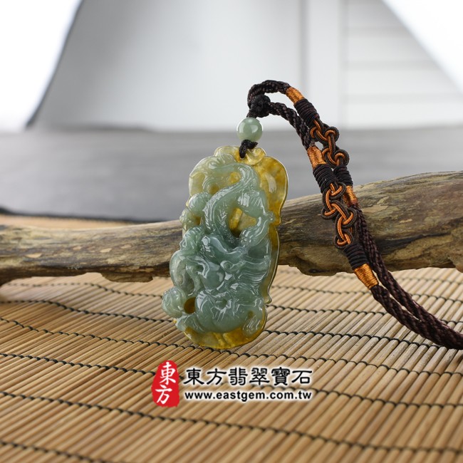 龍情境照片 （已出售勿下標，可訂做）翡翠龍項鍊玉珮（祥龍瑞氣：龍牌A貨翡翠龍玉珮、緬甸玉龍玉墜、龍十二生肖項鍊）。綠色糯種帶黃翡翠龍，DR230。客製化訂做各種翡翠龍吊墜玉珮項鍊。★附A貨翡翠雙證書