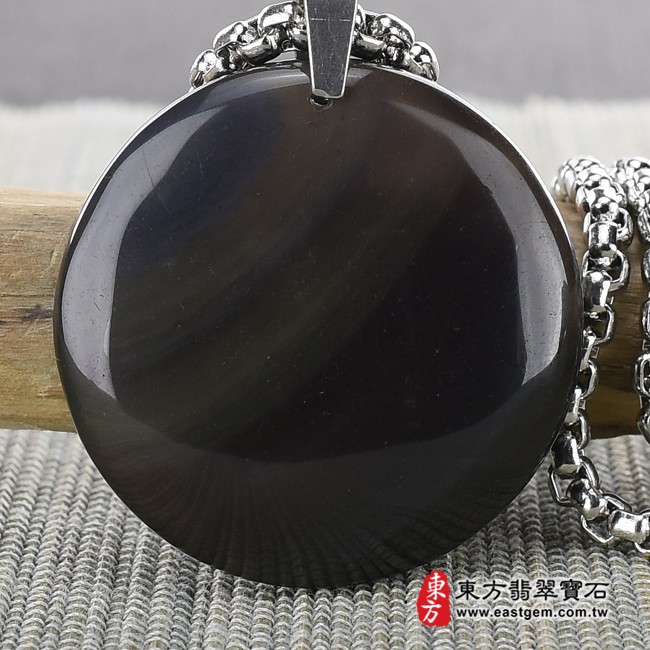 蟾蜍項鍊玉珮背面照片  黑曜石蟾蜍項鍊玉珮（招財蟾蜍：蟾蜍牌黑曜石蟾蜍玉珮、黑曜石蟾蜍玉墜）。炫彩黑曜石蟾蜍，ZC010。客製化訂做各種黑曜石蟾蜍吊墜玉珮項鍊。★附東方翡翠寶石保證卡