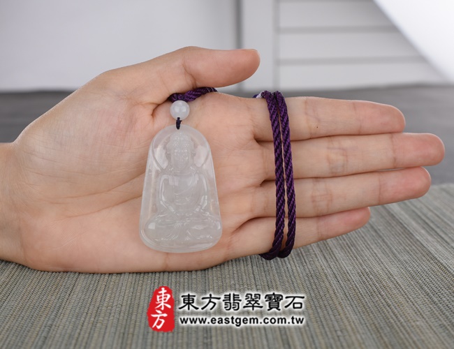 佛祖大小示意照片 （已出售勿下標，可訂做）翡翠佛祖項鍊玉珮（佛祖：佛祖牌A貨翡翠佛祖玉珮、緬甸玉佛祖玉墜）。糯冰種翡翠佛祖，FD173。客製化訂做各種翡翠佛祖吊墜玉珮項鍊。★附A貨翡翠雙證書