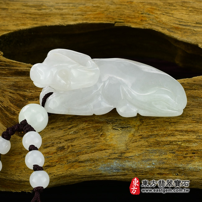 翡翠牛項鍊玉珮正面照片 翡翠牛項鍊玉珮(牛轉乾坤:牛牌A貨翡翠牛玉珮、緬甸玉牛玉墜、牛十二生肖項鍊)。細豆種白翡牛,CO008。客製化訂做各種翡翠牛吊墜玉珮項鍊。★附A貨翡翠雙證書 翡翠牛項鍊玉珮正面照片 翡翠牛項鍊玉珮(牛轉乾坤:牛牌A貨翡翠牛玉珮、緬甸玉牛玉墜、牛十二生肖項鍊)。細豆種白翡牛,CO008。客製化訂做各種翡翠牛吊墜玉珮項鍊。★附A貨翡翠雙證書