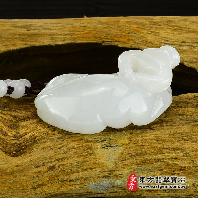 翡翠牛項鍊玉珮背面照片 翡翠牛項鍊玉珮(牛轉乾坤:牛牌A貨翡翠牛玉珮、緬甸玉牛玉墜、牛十二生肖項鍊)。細豆種白翡牛,CO008。客製化訂做各種翡翠牛吊墜玉珮項鍊。★附A貨翡翠雙證書 翡翠牛項鍊玉珮背面照片 翡翠牛項鍊玉珮(牛轉乾坤:牛牌A貨翡翠牛玉珮、緬甸玉牛玉墜、牛十二生肖項鍊)。細豆種白翡牛,CO008。客製化訂做各種翡翠牛吊墜玉珮項鍊。★附A貨翡翠雙證書