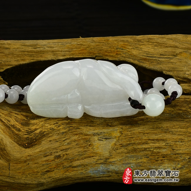 翡翠牛項鍊玉珮底部照片 翡翠牛項鍊玉珮(牛轉乾坤:牛牌A貨翡翠牛玉珮、緬甸玉牛玉墜、牛十二生肖項鍊)。細豆種白翡牛,CO008。客製化訂做各種翡翠牛吊墜玉珮項鍊。★附A貨翡翠雙證書 翡翠牛項鍊玉珮底部照片 翡翠牛項鍊玉珮(牛轉乾坤:牛牌A貨翡翠牛玉珮、緬甸玉牛玉墜、牛十二生肖項鍊)。細豆種白翡牛,CO008。客製化訂做各種翡翠牛吊墜玉珮項鍊。★附A貨翡翠雙證書