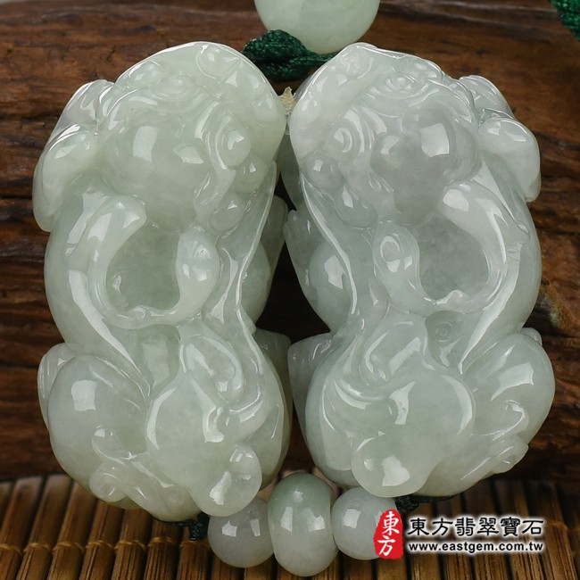 貔貅正面照片 （已出售勿下標，可訂做）翡翠貔貅項鍊玉珮（招財貔貅：貔貅牌A貨翡翠貔貅玉珮、緬甸玉貔貅玉墜）。淡綠色糯種貔貅，PF360。客製化訂做各種翡翠貔貅吊墜玉珮項鍊。★附A貨翡翠雙證書