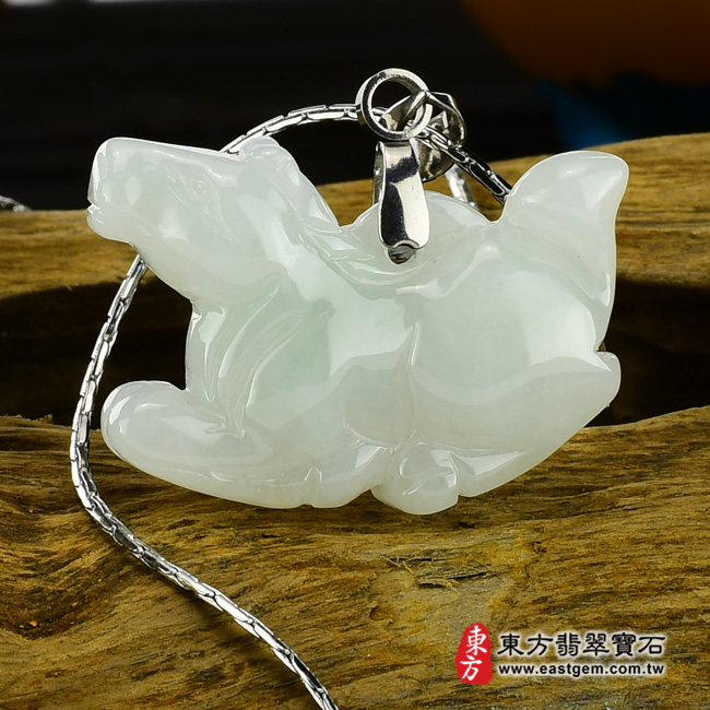 翡翠馬項鍊玉珮正面照片  翡翠馬項鍊玉珮（馬到成功：馬牌A貨翡翠馬玉珮、緬甸玉馬玉墜、馬十二生肖項鍊）。淡綠糯種馬，HO010。客製化訂做各種翡翠馬吊墜玉珮項鍊。★附A貨翡翠雙證書