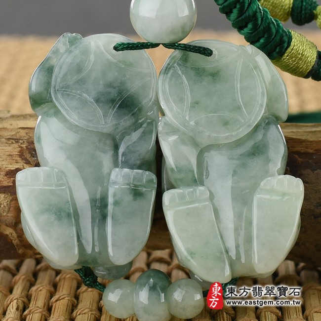 貔貅背面照片 （已出售勿下標，可訂做）翡翠貔貅項鍊玉珮（招財貔貅：貔貅牌A貨翡翠貔貅玉珮、緬甸玉貔貅玉墜）。淡綠色糯種貔貅，PF377。客製化訂做各種翡翠貔貅吊墜玉珮項鍊。★附A貨翡翠雙證書