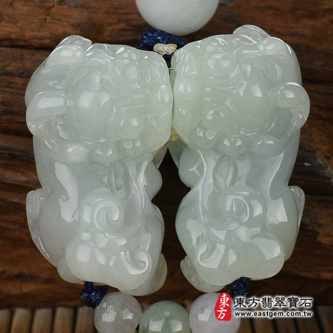 貔貅正面照片 （已出售勿下標，可訂做）翡翠貔貅項鍊玉珮（招財貔貅：貔貅牌A貨翡翠貔貅玉珮、緬甸玉貔貅玉墜）。淡綠色糯種貔貅，PF378。客製化訂做各種翡翠貔貅吊墜玉珮項鍊。★附A貨翡翠雙證書