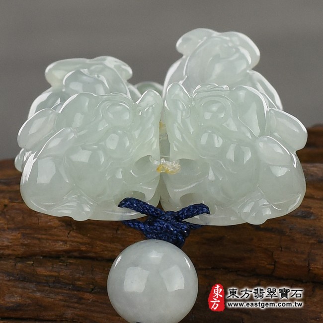 貔貅正面照片 （已出售勿下標，可訂做）翡翠貔貅項鍊玉珮（招財貔貅：貔貅牌A貨翡翠貔貅玉珮、緬甸玉貔貅玉墜）。淡綠色糯種貔貅，PF378。客製化訂做各種翡翠貔貅吊墜玉珮項鍊。★附A貨翡翠雙證書