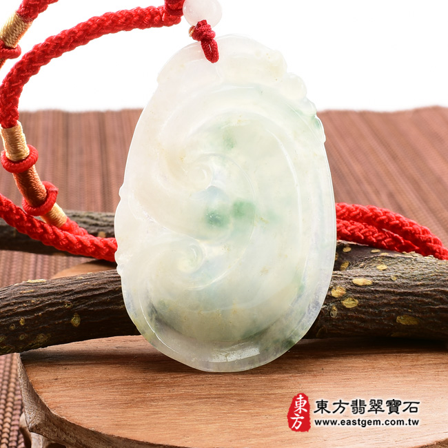 翡翠如意項鍊玉珮背面照片  翡翠如意項鍊玉珮（吉祥如意龍：如意牌A貨翡翠如意玉珮、緬甸玉如意玉墜）。綠糯種飄花帶白色如意LU097。客製化訂做各種翡翠如意吊墜玉珮項鍊。★附A貨翡翠雙證書