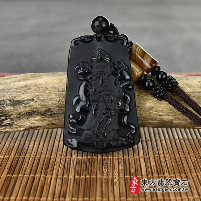 黑曜石福德正神土地公財神爺項鍊玉珮情境照片  （已出售勿下標，可訂做）黑曜石福德正神土地公財神爺項鍊玉珮（福德正神土地公財神爺：福德正神土地公財神爺牌黑曜石福德正神土地公財神爺玉珮、黑曜石福德正神土地公財神爺玉墜）。全黑黑曜石福德正神土地公財神爺，CG015。客製化訂做各種黑曜石福德正神土地公財神爺吊墜玉珮項鍊。★附東方翡翠寶石保證卡