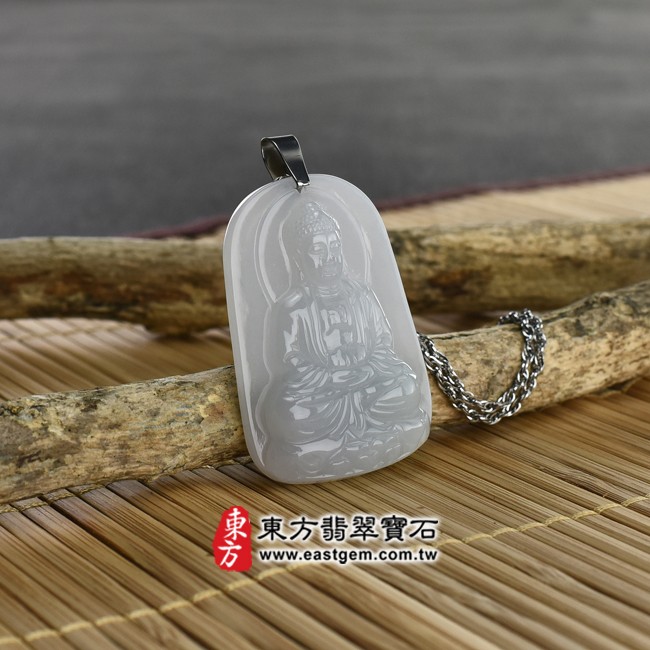 翡翠阿彌陀佛情境照片 （已出售勿下標，可訂做）翡翠阿彌陀佛項鍊玉珮（阿彌陀佛：阿彌陀佛牌A貨翡翠阿彌陀佛玉珮、緬甸玉阿彌陀佛玉墜）。淡綠色糯種阿彌陀佛，FD268。客製化訂做各種翡翠阿彌陀佛吊墜玉珮項鍊。★附A貨翡翠雙證書